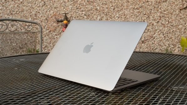 消息稱蘋果新MacBook Air將由瑞儀供料 廣達與鴻海負責組裝