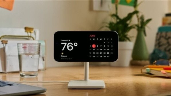 蘋果又抄襲羅永浩！iOS17發佈StandBy功能：讓iPhone變時鐘、智能屏幕