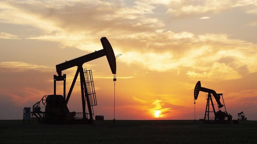 美國將放寬對伊朗石油的制裁？油價一度大跌近5%，白宮回應