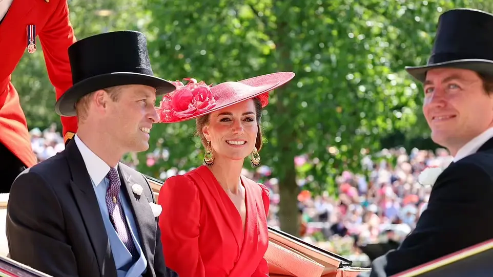 凱特王妃紅裙驚艷皇傢賽馬會！高調繼承女王穿衣“特權”，卡米拉查爾斯都得讓著她？