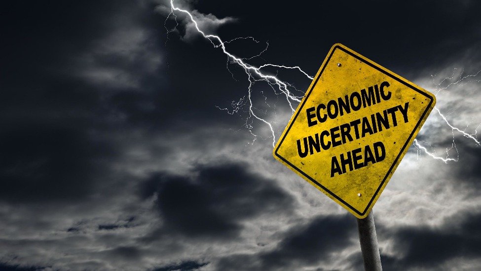 “末日博士”：全球經濟可能出現四種情況，免不瞭遭受一場“熱帶風暴”